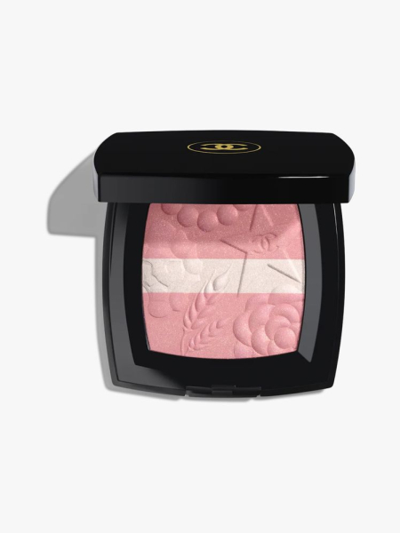 Chanel Les Signes de Chanel Illuminating Powder Blush in 997 Rose Lumière in branded component on a light gray background